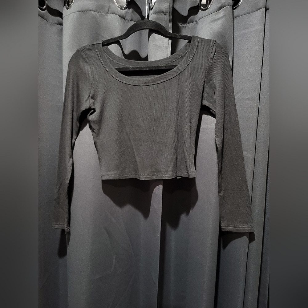Women's Long Sleeve Crop Top - Size Small